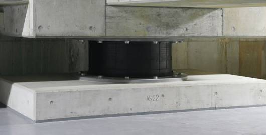 QTnet Fukuoka Data Center 1 (QD1) - Building seismic isolation structure, high damping laminated rubber