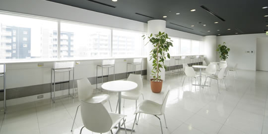 QTnet Fukuoka Data Center 1 (QD1) - Café lounge